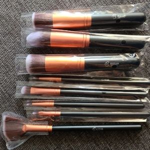 Makeup brushes